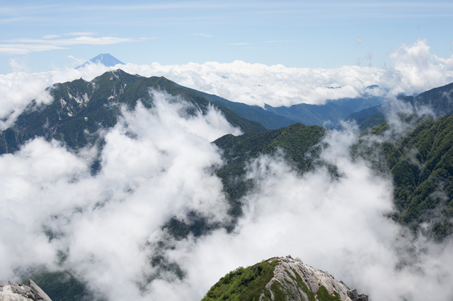 山頂から望む富士山